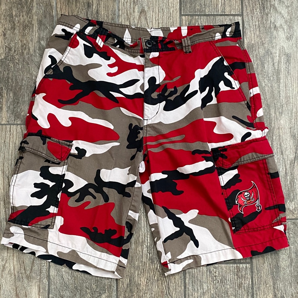 RARE Tampa Bay Buccaneers Camo Camouflage Men’s Cargo Shorts Embroidered NFL